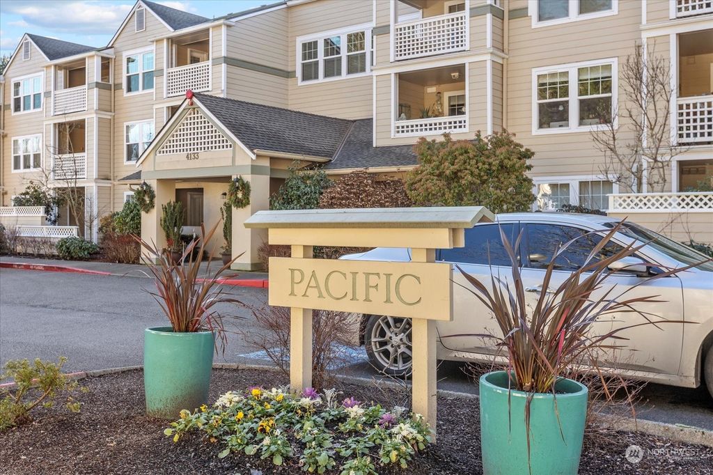 Photo of 4133 224th Lane SE #306, Issaquah, WA 98029 (MLS # 2325465)