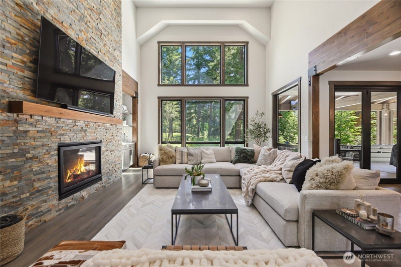 1810 Larkspur Loop