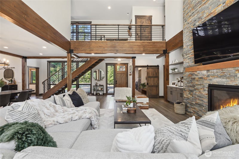 1810 Larkspur Loop