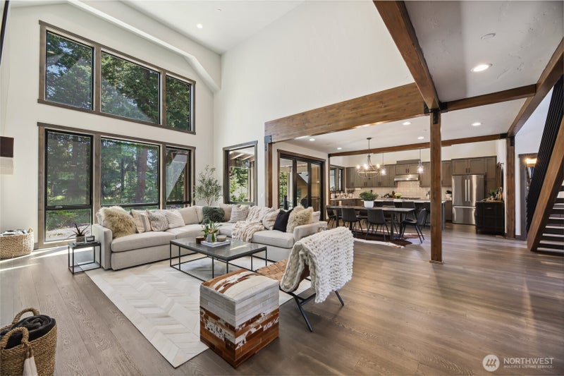 1810 Larkspur Loop