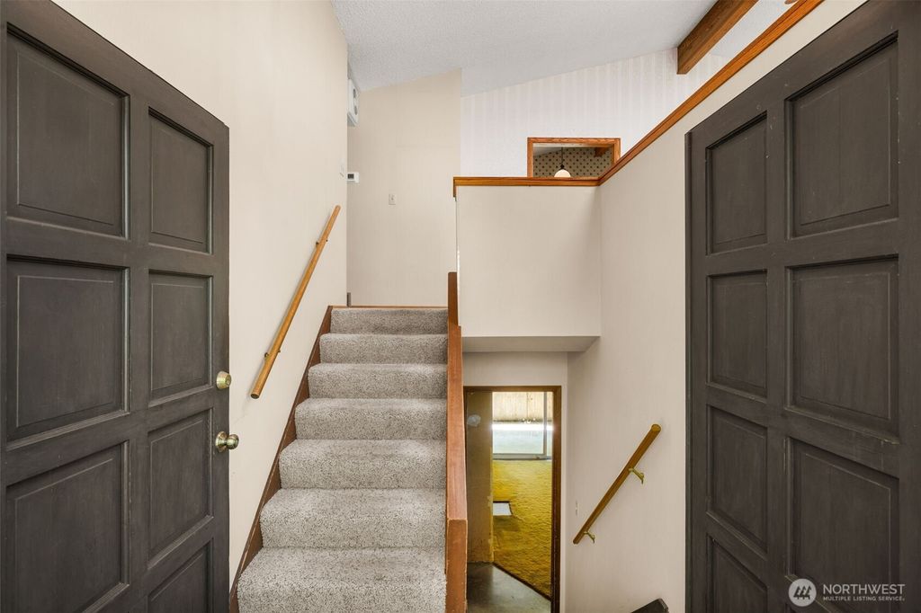 Photo of 17525 164th Avenue NE, Woodinville, WA 98072 (MLS # 2401673)
