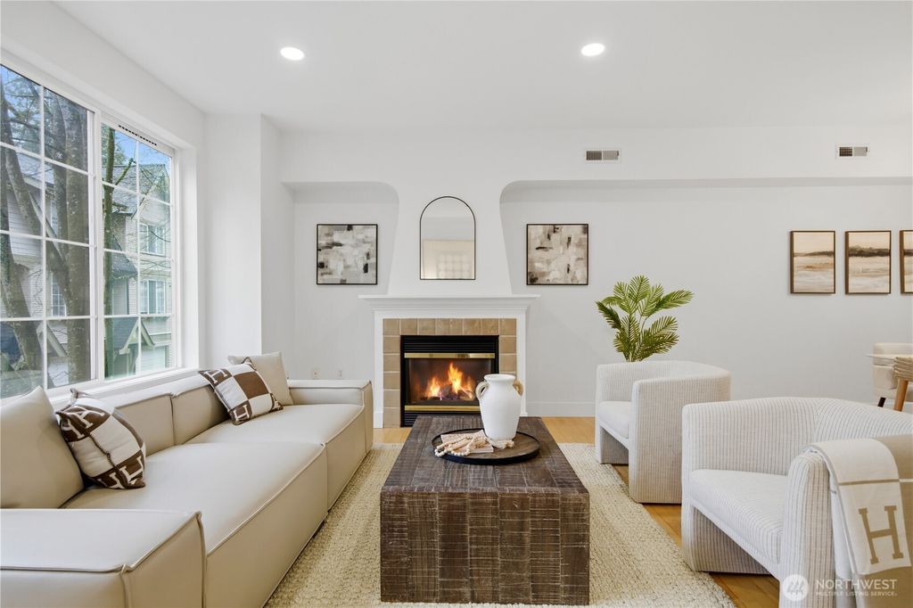 Photo of 18275 NE 97th Way #103, Redmond, WA 98052 (MLS # 2501649)