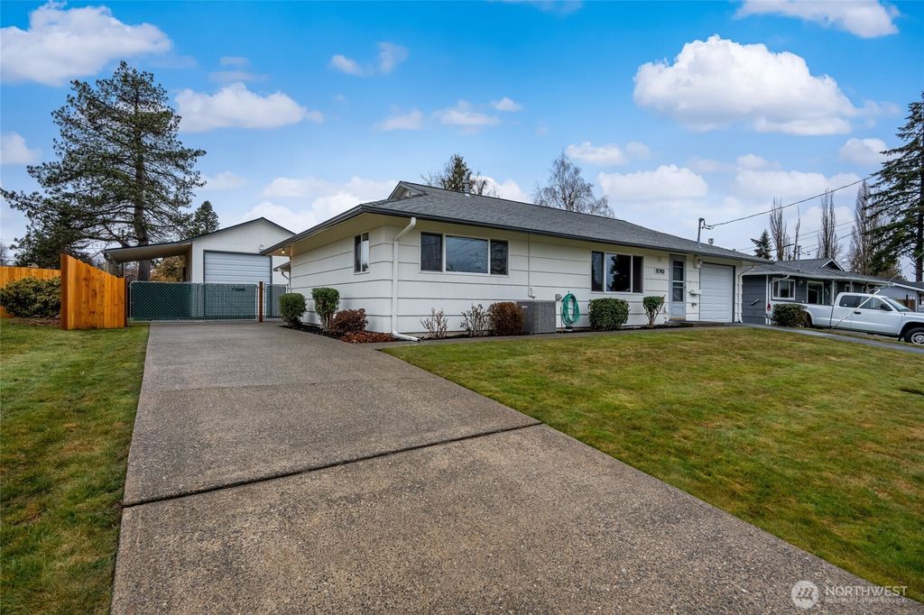 Photo of 15763 118th Place SE, Renton, WA 98058 (MLS # 2333284)