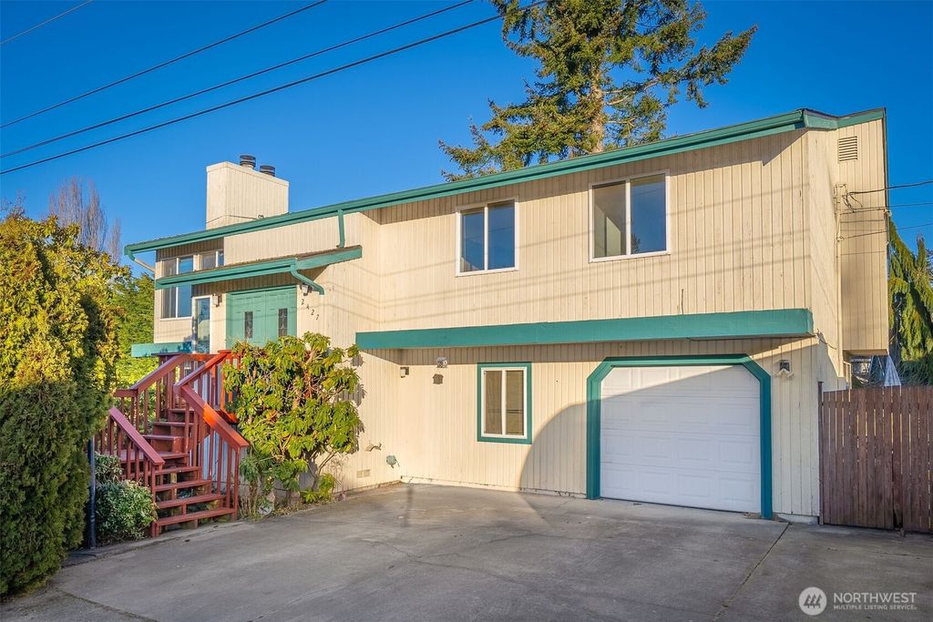 Photo of 2427 W Mukilteo Boulevard, Everett, WA 98203 (MLS # 2330551)