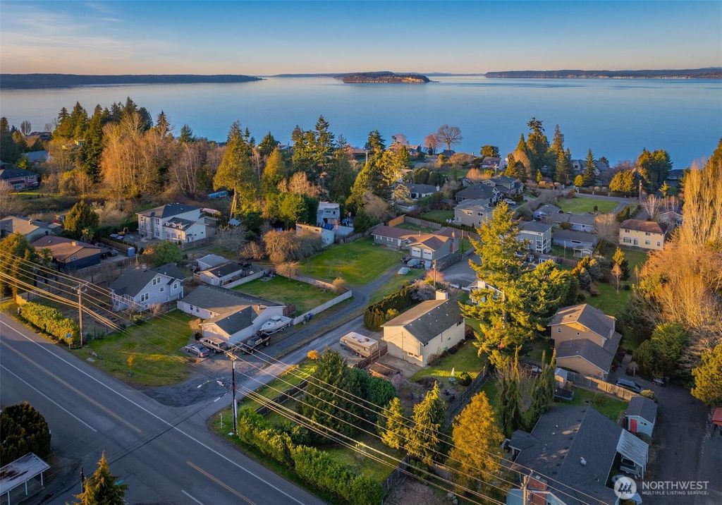 Photo of 2427 W Mukilteo Boulevard, Everett, WA 98203 (MLS # 2330551)