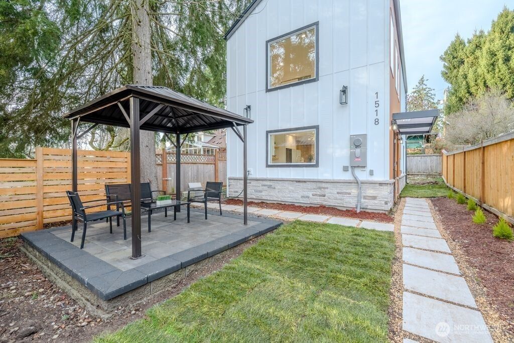 Photo of 1518 NE 106th Street, Seattle, WA 98125 (MLS # 2480128)