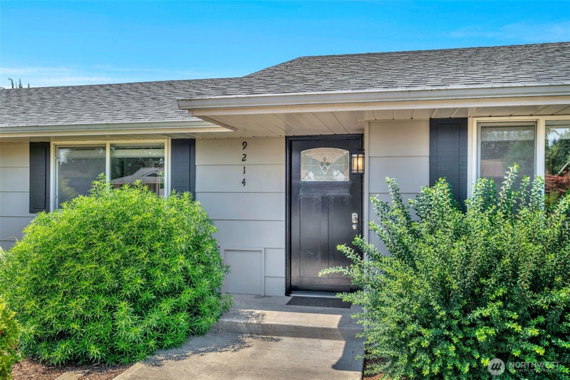 9214 46th Drive NE