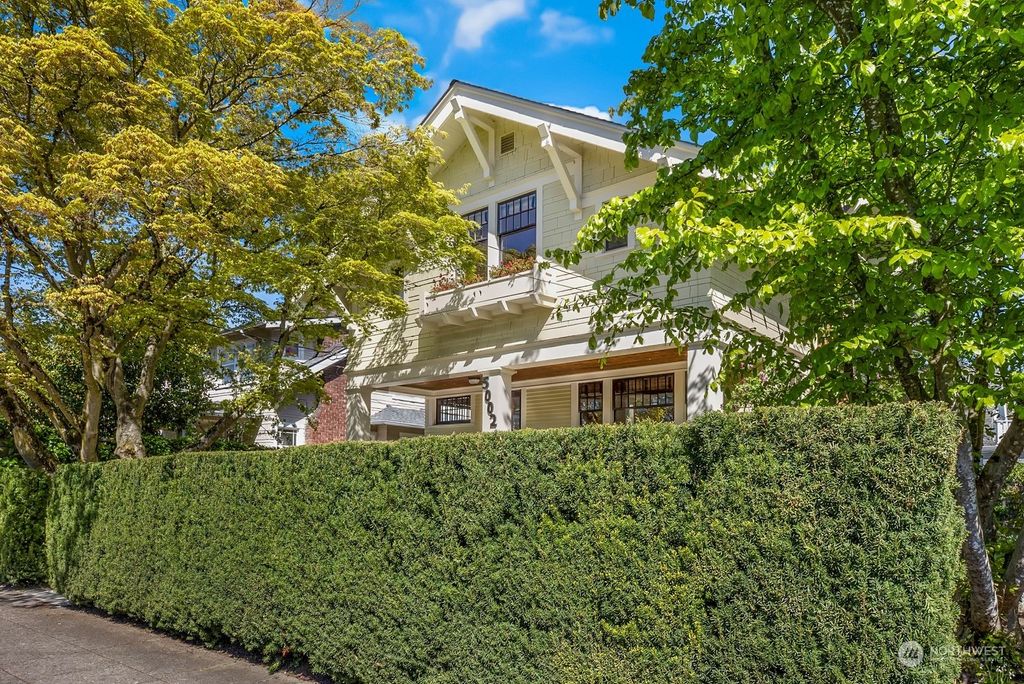 Photo of 5002 20th Avenue NE, Seattle, WA 98105 (MLS # 2228603)