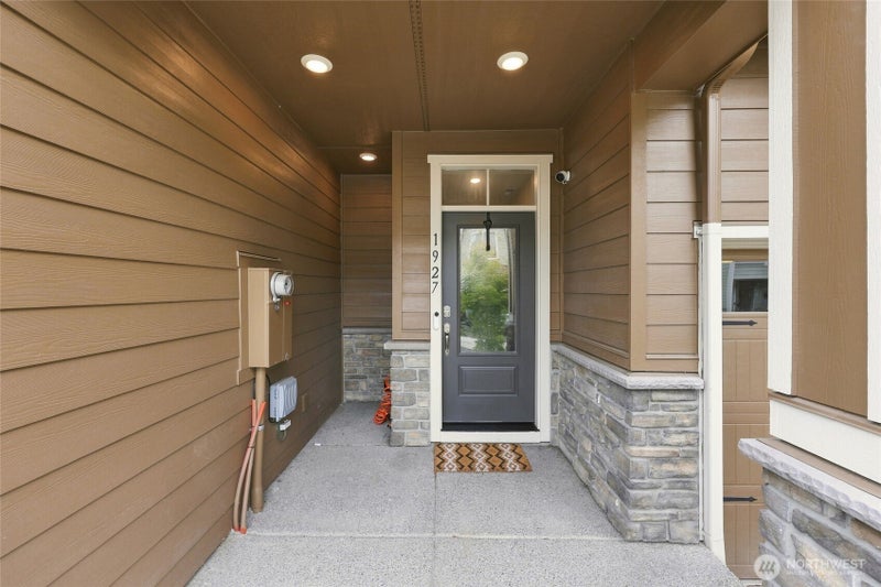 1927 NE 101st Circle