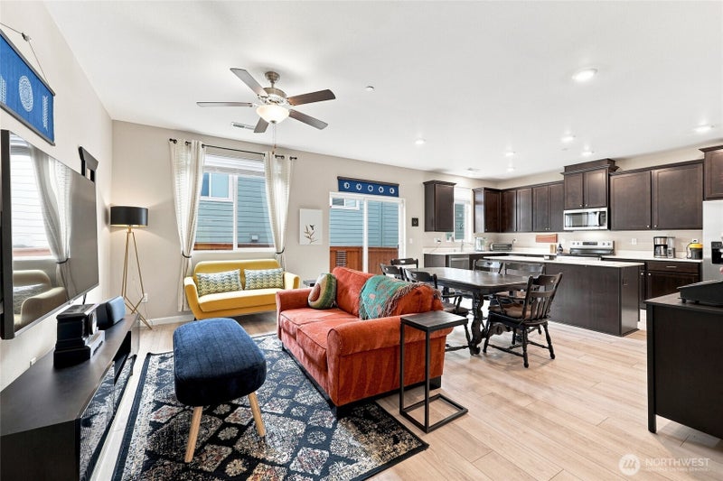 1927 NE 101st Circle