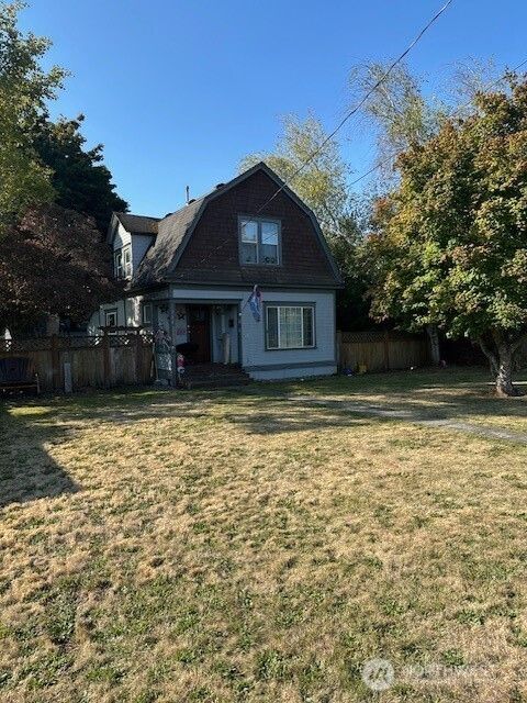 Photo of 728 5th Avenue SW, Puyallup, WA 98371 (MLS # 2432807)