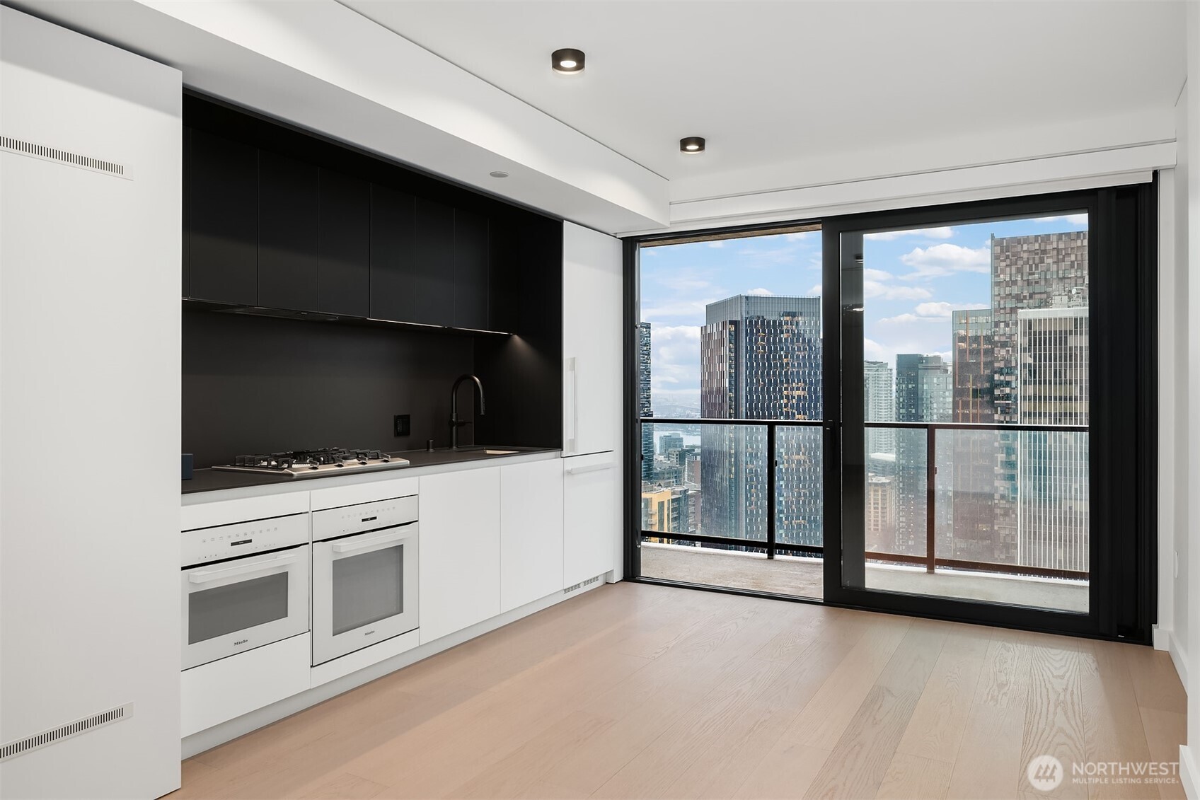 300 Virginia Street 3103