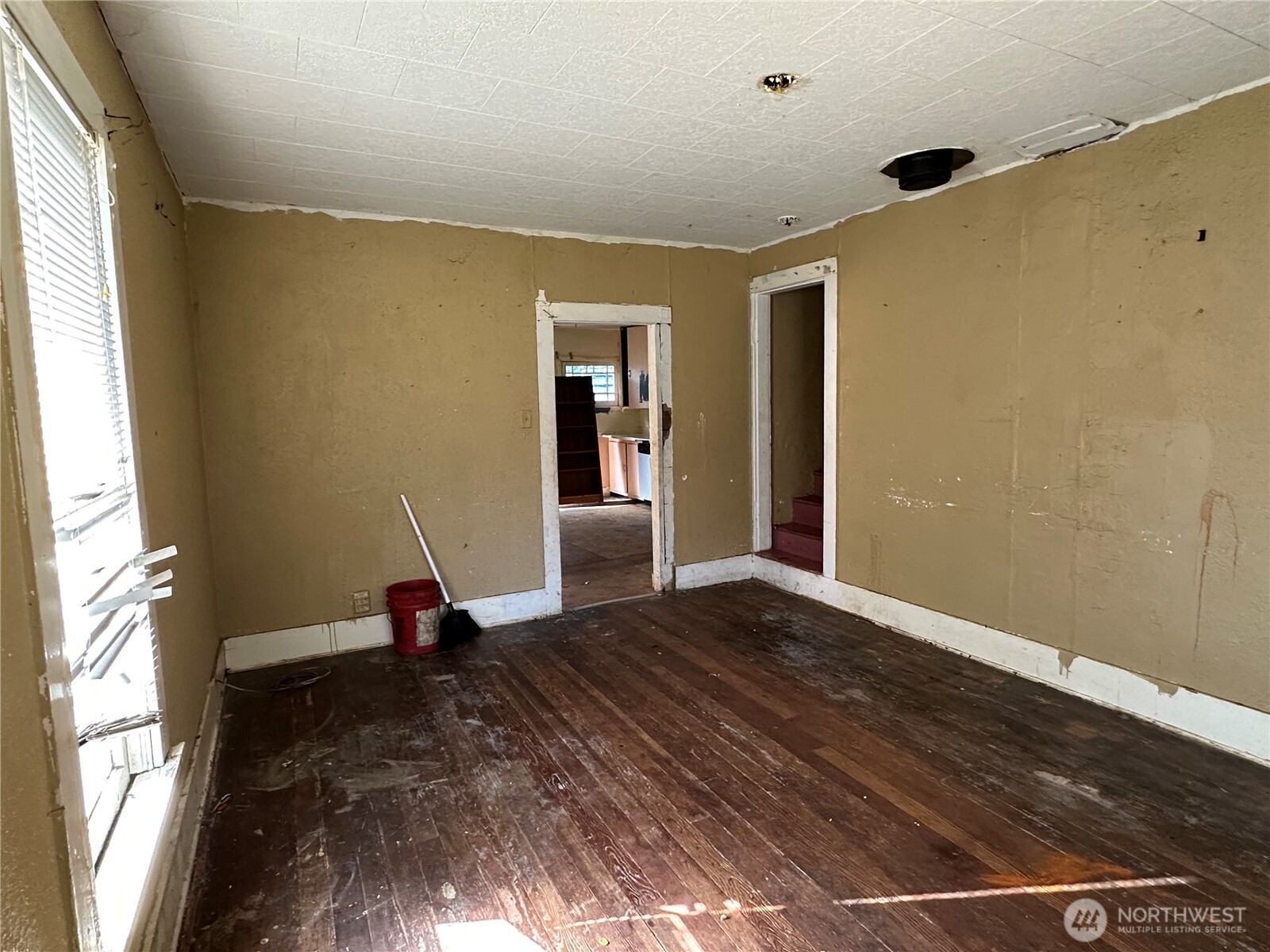 415 W 4th Street