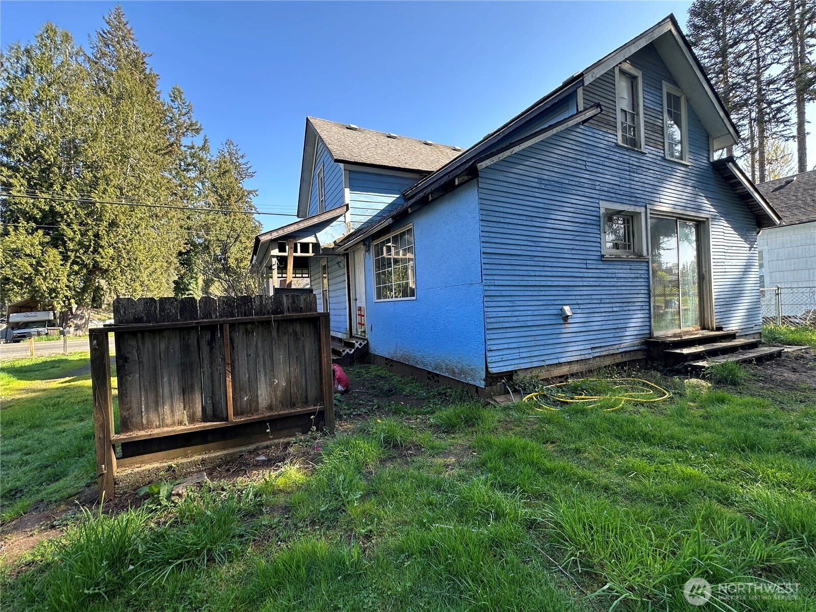415 W 4th Street