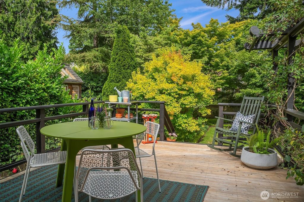 Photo of 6512 44th Avenue NE, Seattle, WA 98115 (MLS # 2398920)