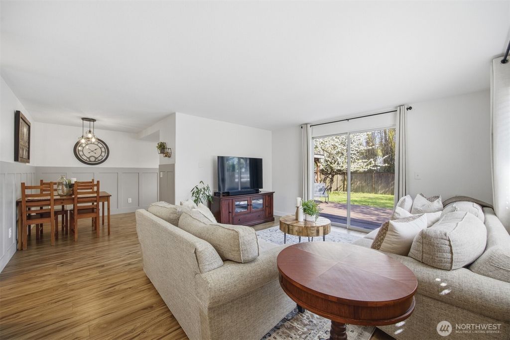 Photo of 2618 Superior Street, Bellingham, WA 98226 (MLS # 2510749)