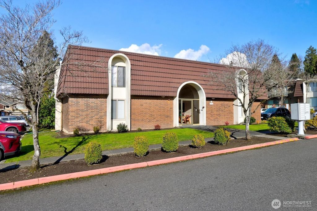 Photo of 11112 NE 68th Street #314, Kirkland, WA 98033 (MLS # 2480166)