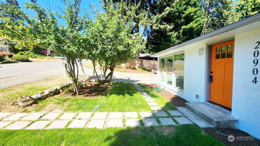 Photo of 20904 5th Avenue S, Des Moines, WA 98198 (MLS # 2329960)