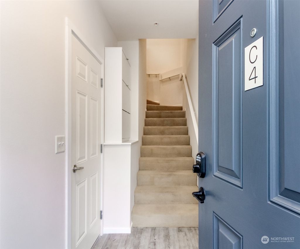 Photo of 4001 S 211th Place #C4, SeaTac, WA 98198 (MLS # 2203384)