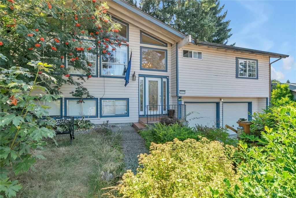 Photo of 2820 Skyway Place, Auburn, WA 98092 (MLS # 2424626)