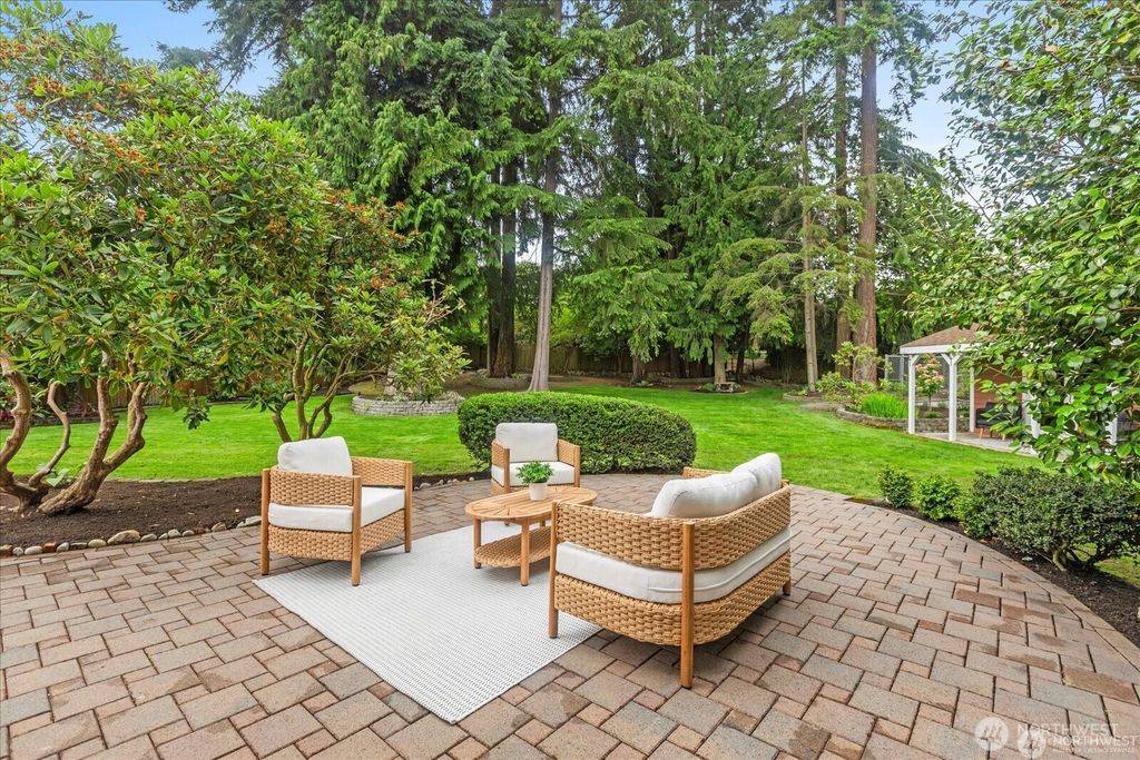 Photo of 11012 239th Pl SW Pl, Woodway, WA 98020 (MLS # 2404413)