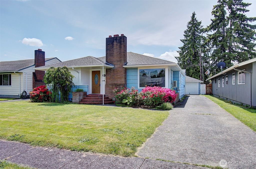 Photo of 2787 Maryland Street, Longview, WA 98632 (MLS # 2458043)