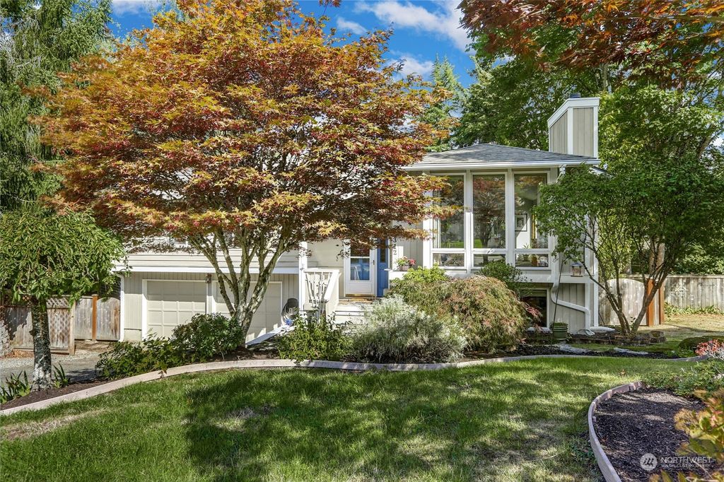 Photo of 20312 46th Place NE, Lake Forest Park, WA 98155 (MLS # 2161294)