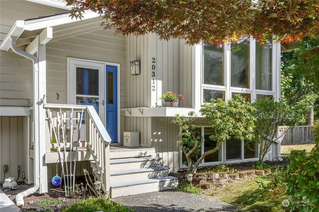 Photo of 20312 46th Place NE, Lake Forest Park, WA 98155 (MLS # 2161294)