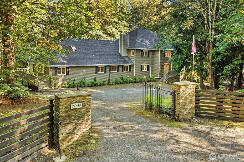 Photo of 24010 SE 168th Street, Issaquah, WA 98027 (MLS # 2579296)