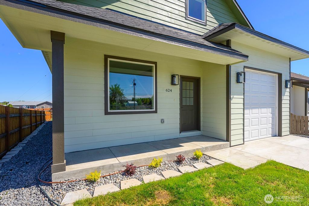 Photo of 624 Aster Street S, Soap Lake, WA 98851 (MLS # 2514941)