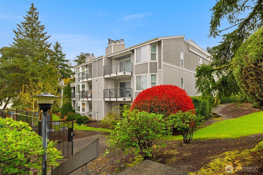 Photo of 4202 Factoria Blvd Blvd SE #D2, Bellevue, WA 98006 (MLS # 2481555)