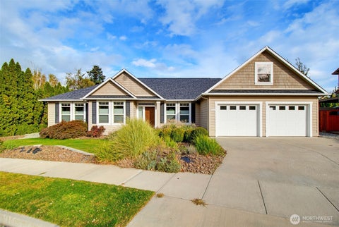 Photo of 105 Pickens Street, Wenatchee, WA 98801 (MLS # 2589732)
