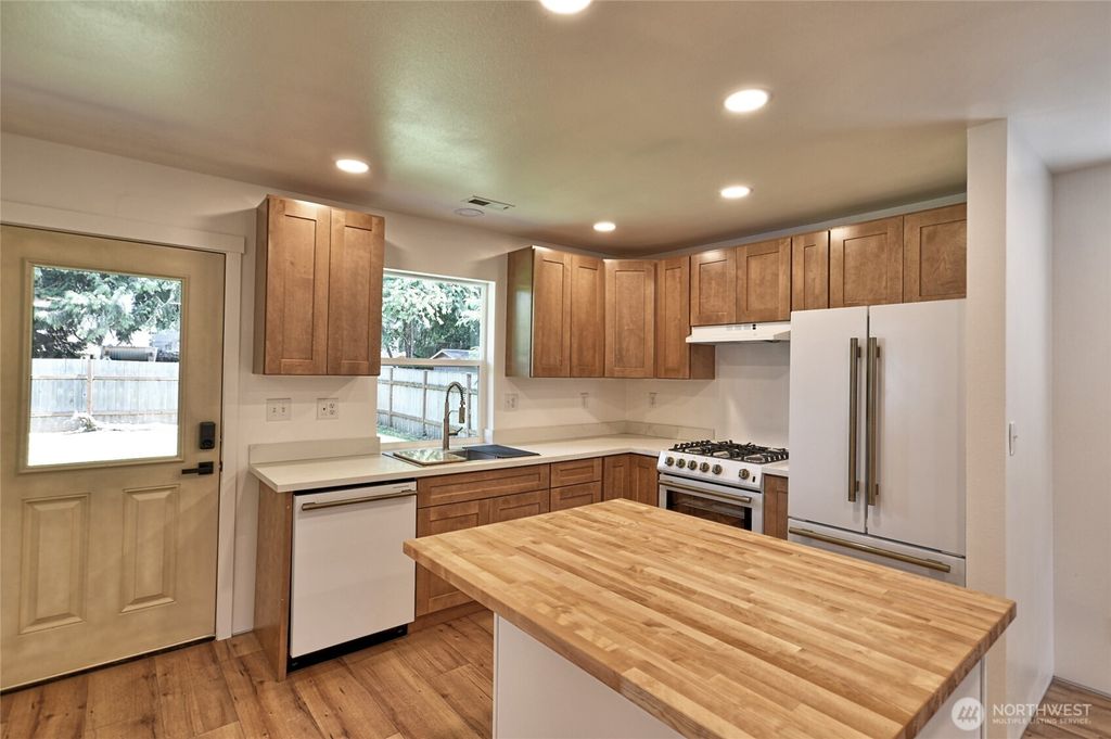 Photo of 307 Portage Ave, Granite Falls, WA 98252 (MLS # 2444964)