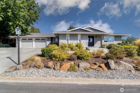 Photo of 1887 Home Avenue, Walla Walla, WA 99362 (MLS # 2478774)