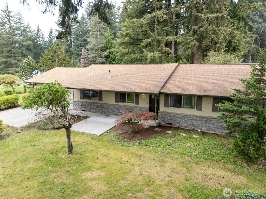 Photo of 9844 173rd Avenue SW, Rochester, WA 98579 (MLS # 2514318)