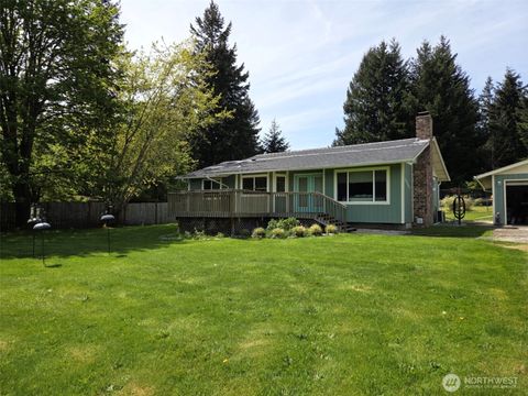 Photo of 15807 Lawrence Place SE, Yelm, WA 98597 (MLS # 2516570)
