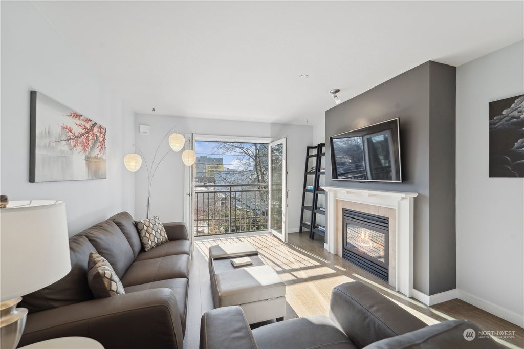 Photo of 701 1st Avenue N #304, Seattle, WA 98109 (MLS # 2326239)