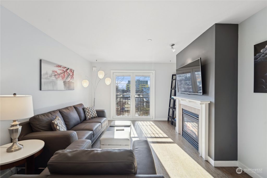 Photo of 701 1st Avenue N #304, Seattle, WA 98109 (MLS # 2326239)