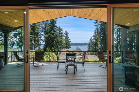 1661 E Treasure Island Drive Allyn WA 98524