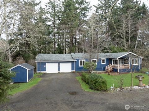 Photo of 10606 Pacific Way, Long Beach, WA 98631 (MLS # 2476404)