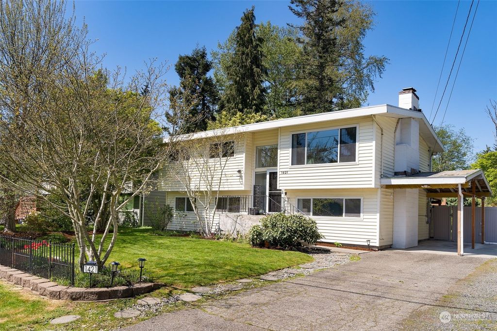 Photo of 1421 218th Street SW, Lynnwood, WA 98036 (MLS # 2064427)