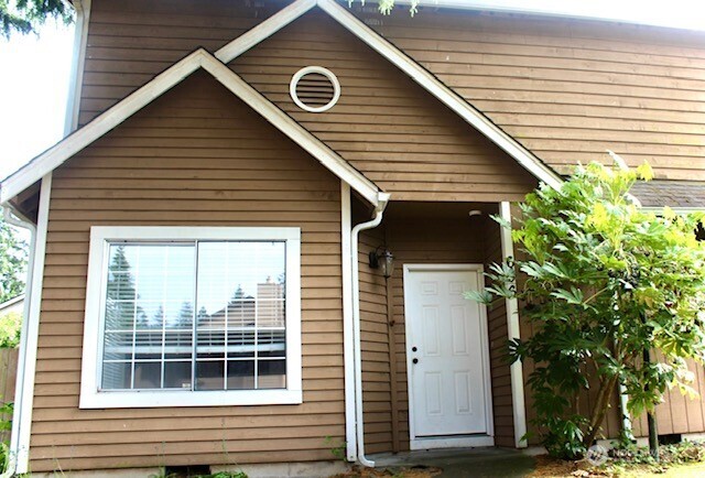 636 Malibu Drive SE