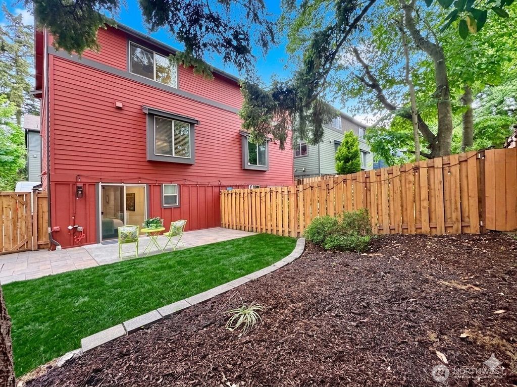 Photo of 2138 N 113th Street #B, Seattle, WA 98133 (MLS # 2525151)