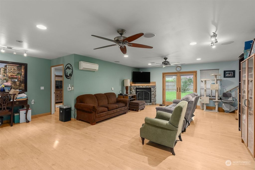 Photo of 841 NE 190th Street, Shoreline, WA 98155 (MLS # 2234997)
