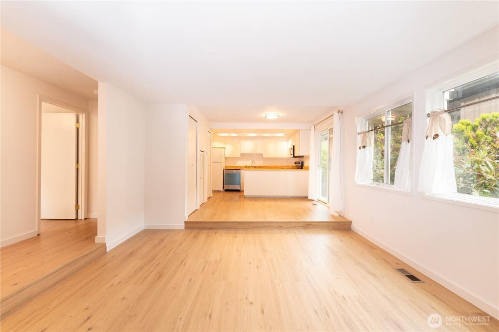 Photo of 12716 NE 120th Street #H3, Kirkland, WA 98034 (MLS # 2546836)