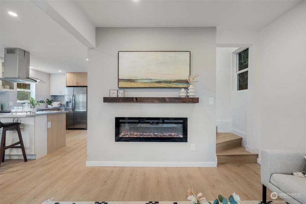 Photo of 8501 16th Avenue SW, Seattle, WA 98106 (MLS # 2316384)