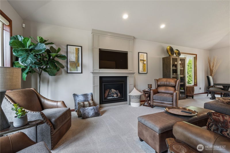 2538 E Lynnwood Drive