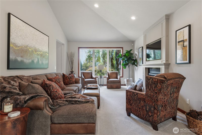 2538 E Lynnwood Drive