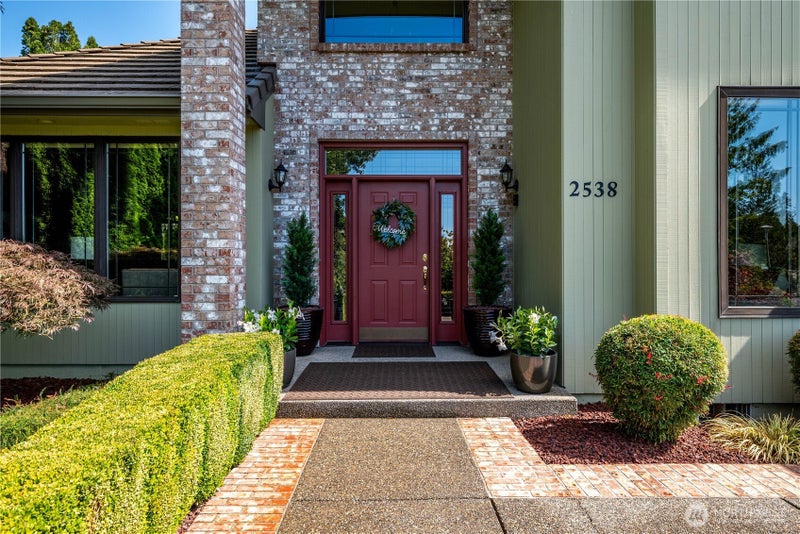 2538 E Lynnwood Drive