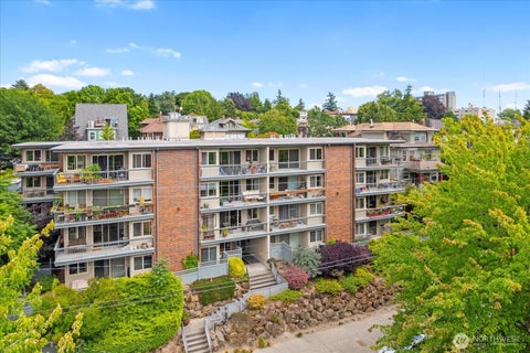 Photo of 732 11th Avenue E #404, Seattle, WA 98102 (MLS # 2553195)